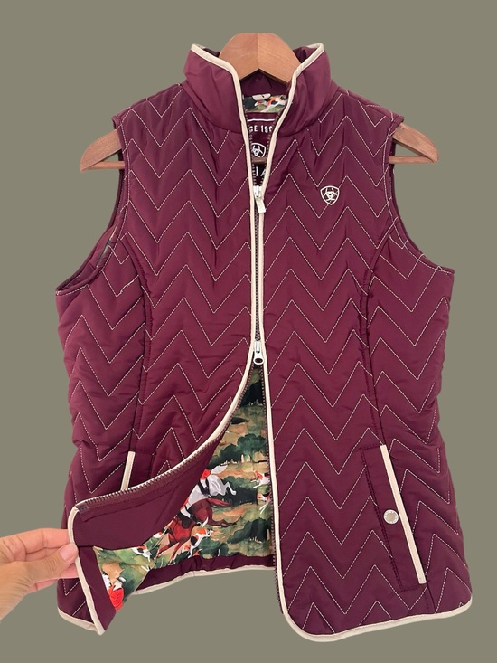 Ariat Jackets & Blazers - Ariat Quilted Insulated Zip Vest Medium Burgundy Equestrian Horse Print Lining